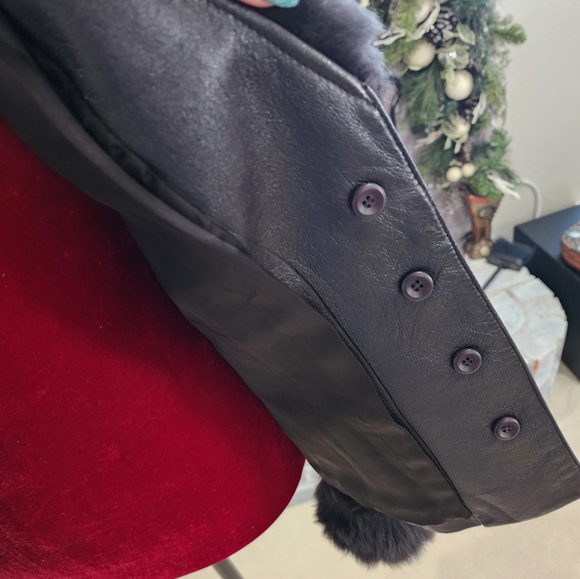 Etcetera leather jacket with fur collar and cuffs, sz 6. - Picture 4 of 6